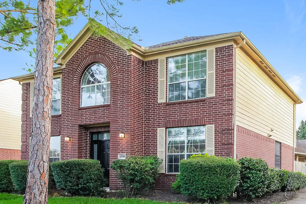 4 bed, 2.5 bath, 2616 sqft, $2,640 — Photo 4