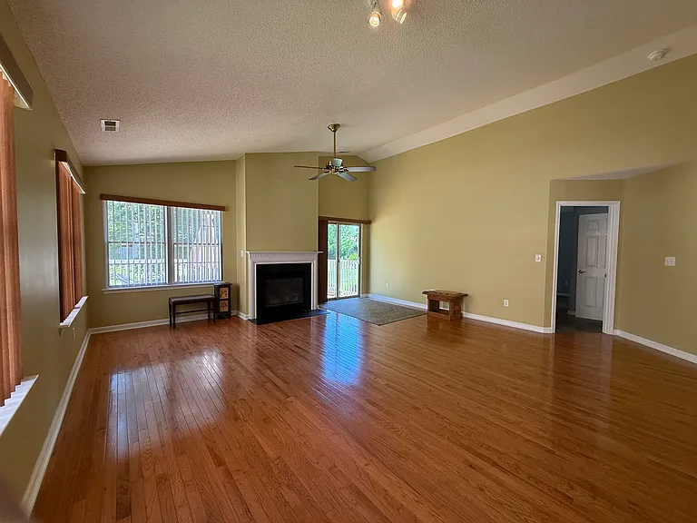 114 Fairway View Dr — Photo 4