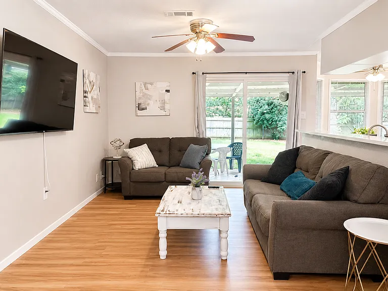 1607 Sagebrush Trl — Photo 3