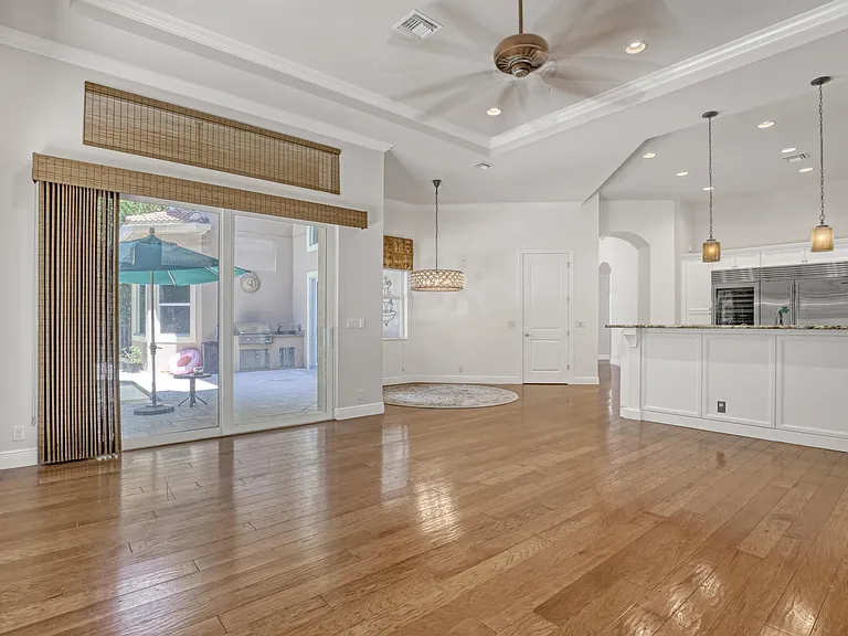 6464 Bellamalfi St — Photo 25