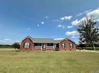 1285 Coats Bend Cir, Gadsden, AL 35901