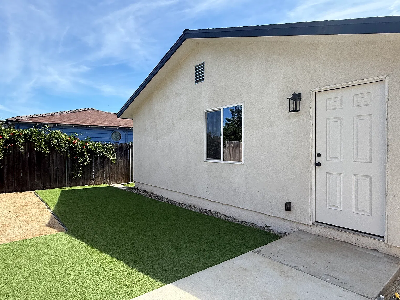 2 bed, 749 sqft, $3,300 — Photo 1