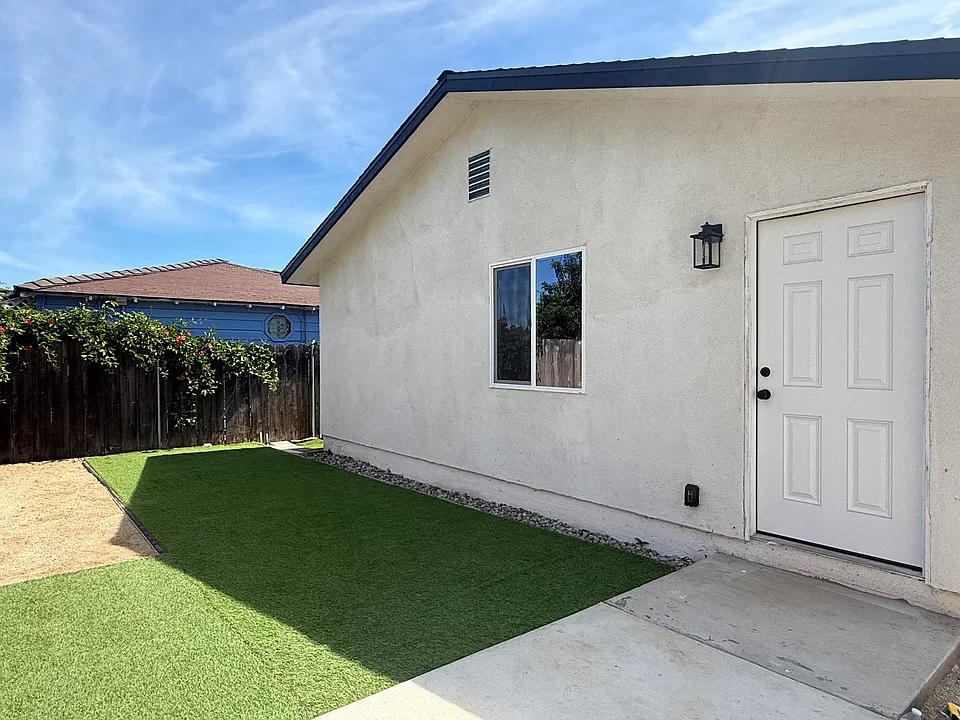 213 2nd Ave #211