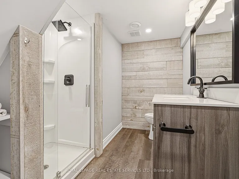 145 Suffolk Ave — Photo 33