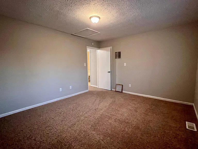 125 Parkway Dr — Photo 7