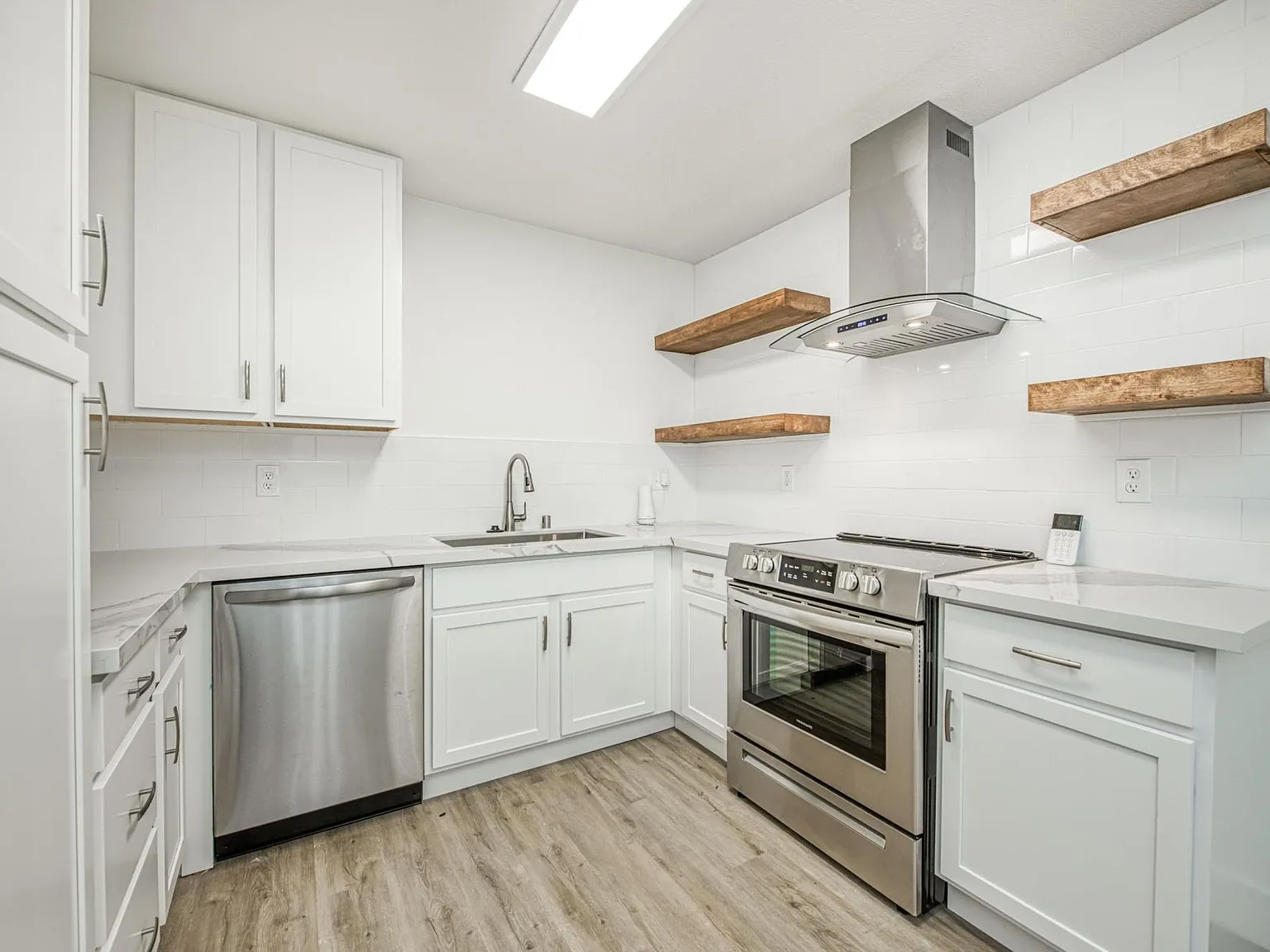 3 bed, 1248 sqft, $2,450 — Photo 2