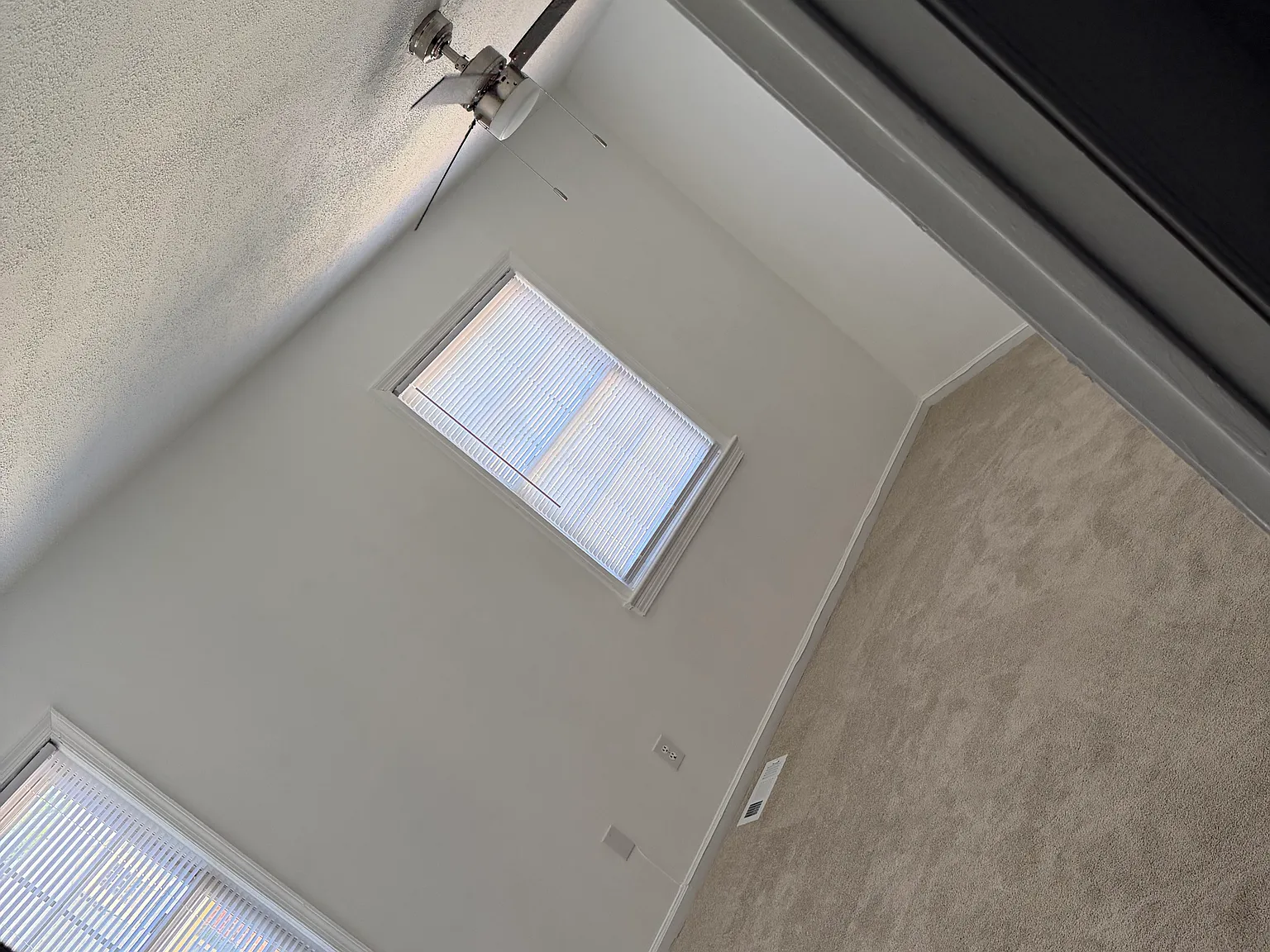 3 bed, 1.5 bath, 1392 sqft, $1,800 — Photo 4