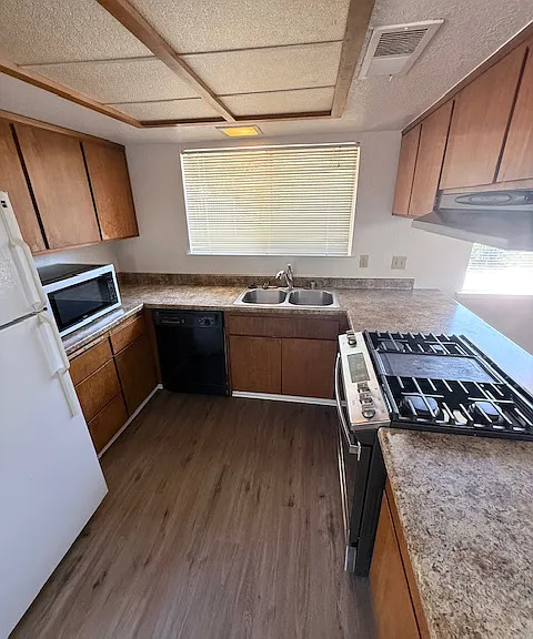 1213 Live Oak Ln — Photo 4