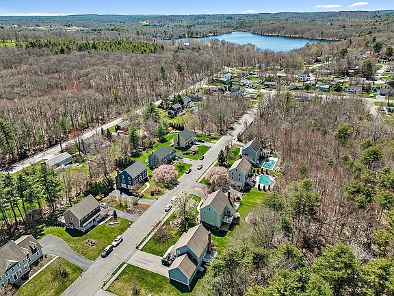 4th image of 43 Frances Dr