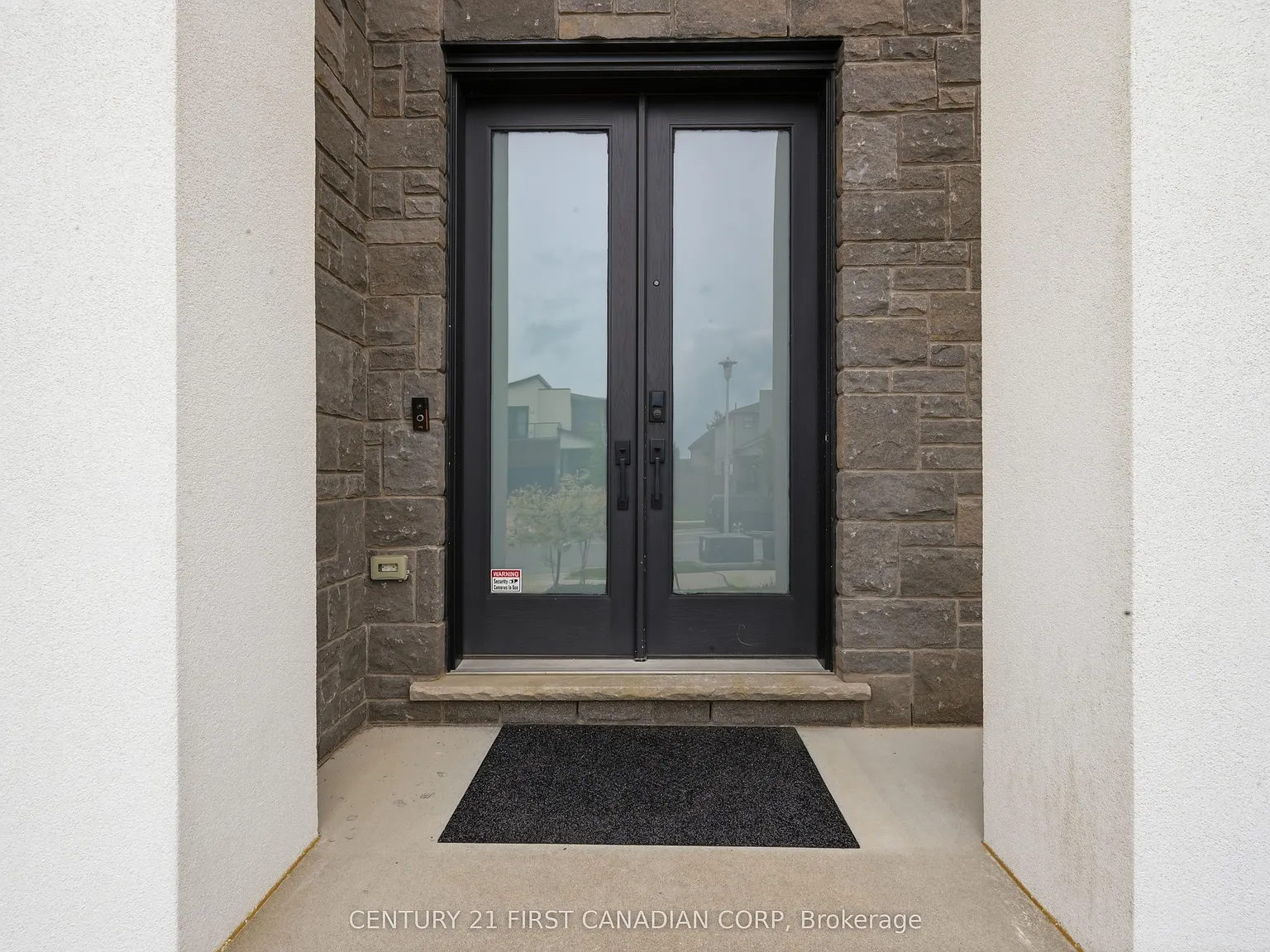 5 bed, $3,899 — Photo 3