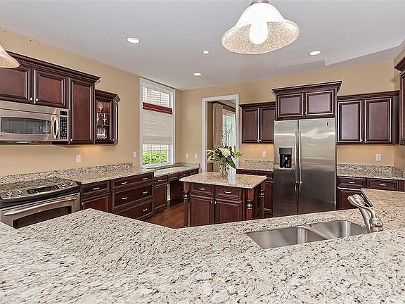 4th image of 4995 Glengary Ln