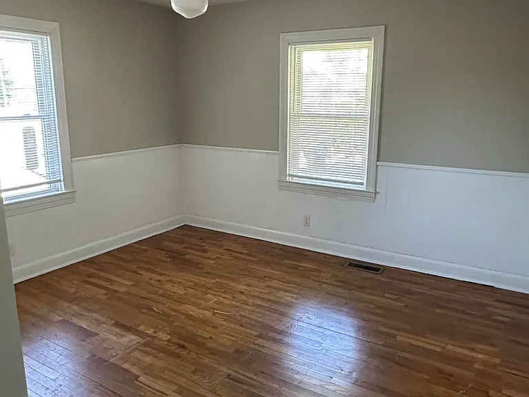 135 Willis Ave — Photo 9