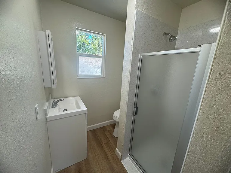 418 E St #C — Photo 7