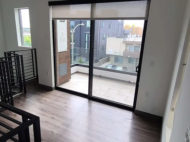 644 N Hobart Blvd — Photo 17