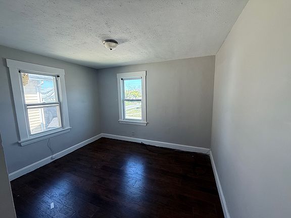 5th image of 13608 Alvin Ave