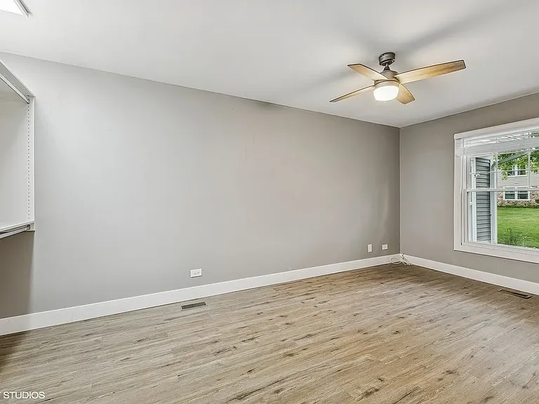 350 Meadow Ct — Photo 10