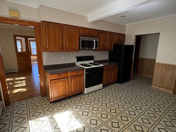 4th image of 25 Long St APT 2