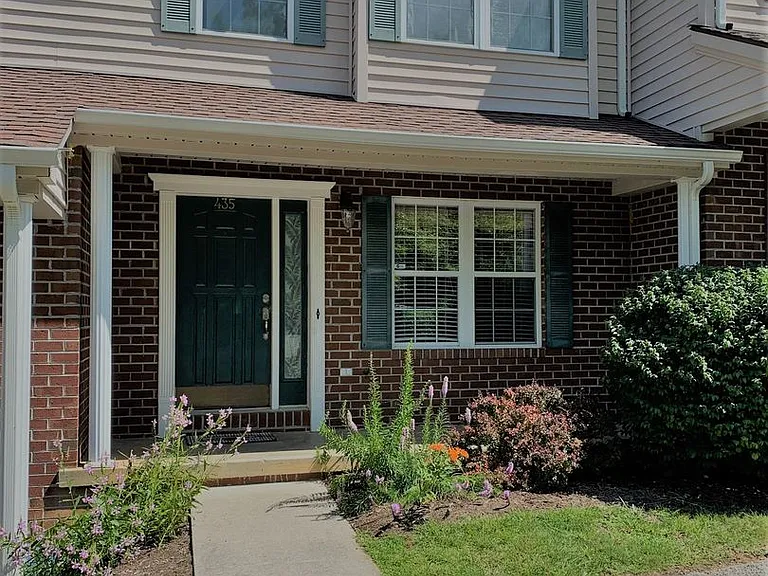 435 Oak Tree Blvd NW — Photo 3