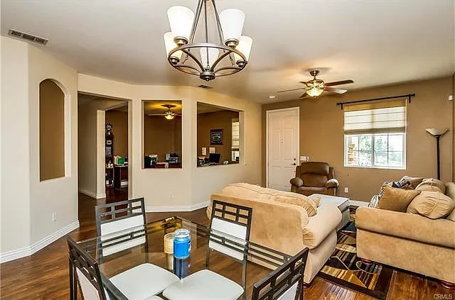 3 bed, 2053 sqft, $2,950 — Photo 3