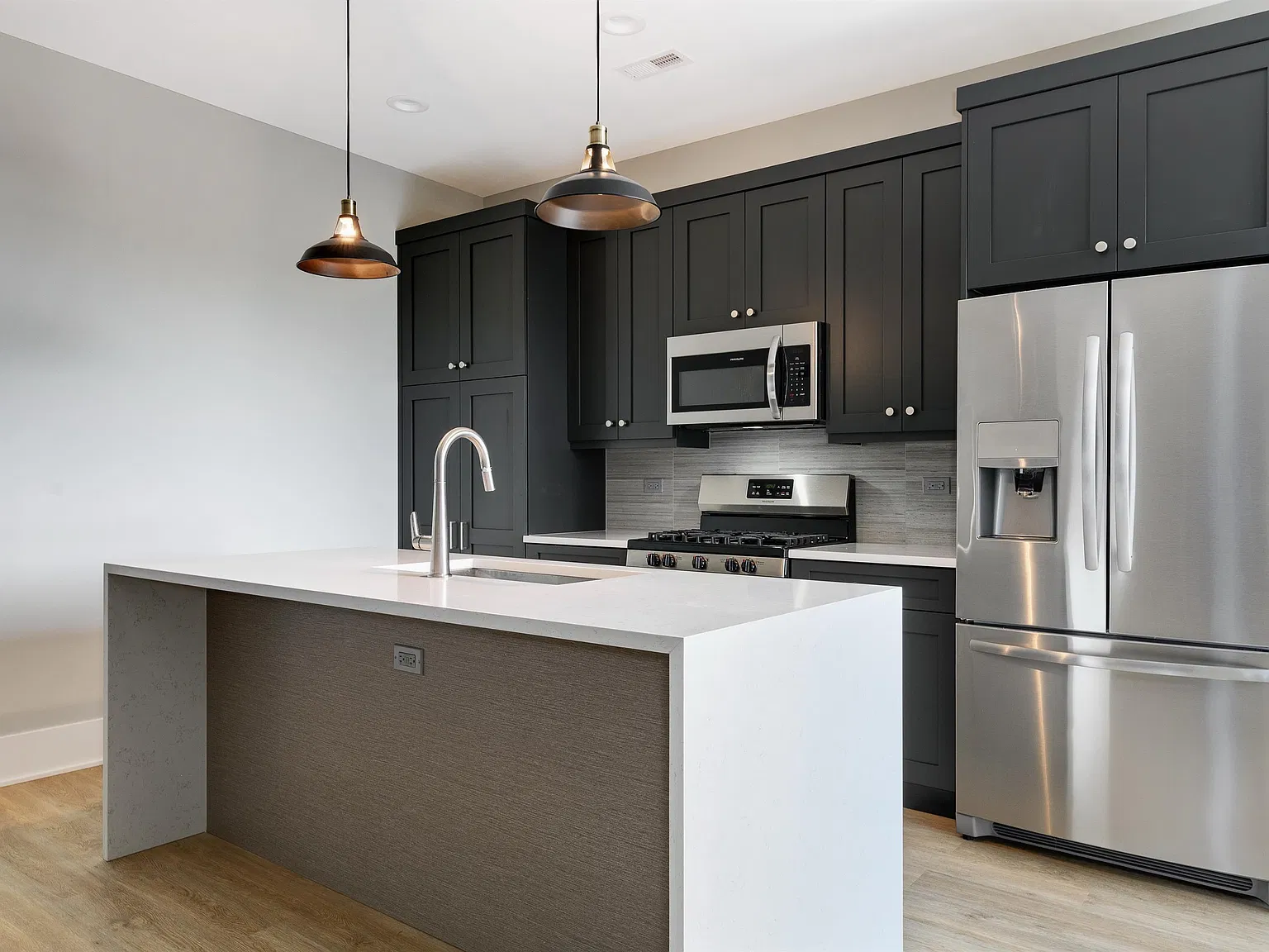 4646 N. Damen - 401 — Photo 3