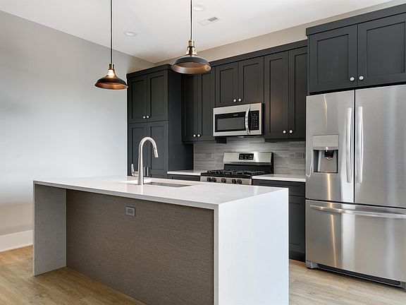 3rd image of 4646 N Damen Ave #201
