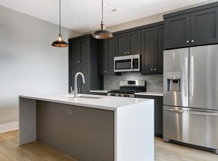 4646 N Damen Ave #302, Chicago, IL 60625
