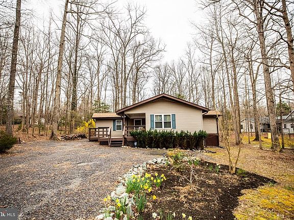 Well-maintained 3 bed/2bath rancher, level lot