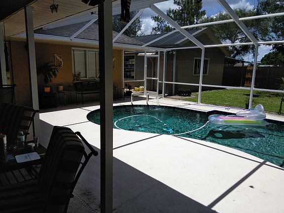 5th image of 481 W Holly Dr
