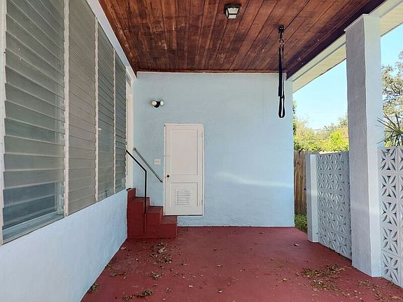 3rd image of 818 Eddy St
