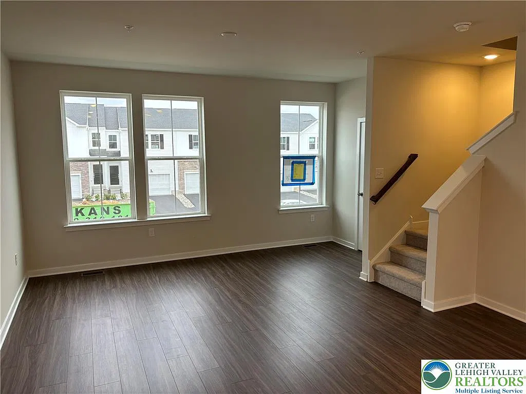 3 bed, 4.0 bath, 1731 sqft, $2,575 — Photo 4