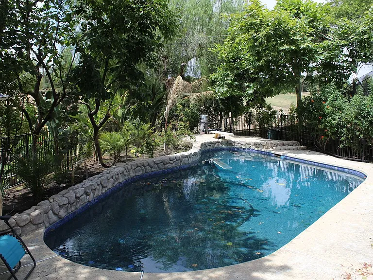 4301 Flintridge Dr — Photo 39