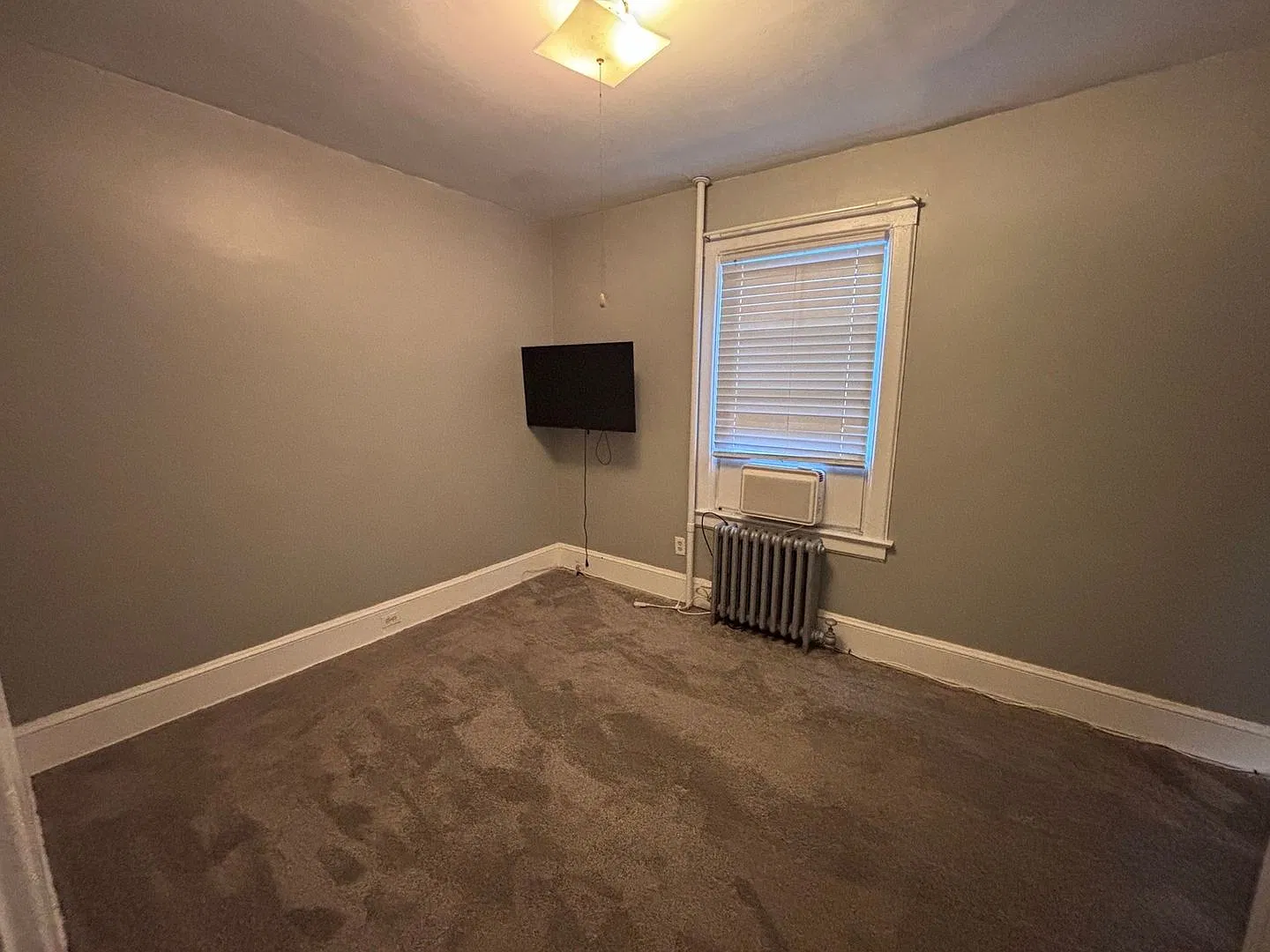 Spacious 2 Bed, 1 Bath Apartment with Classic Character & Modern Updates Pet Friendly! — Photo 3