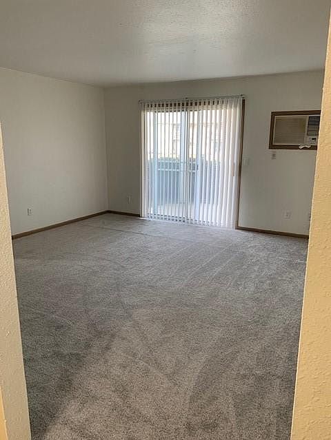 1st image of 419 Stratford Way APT 2