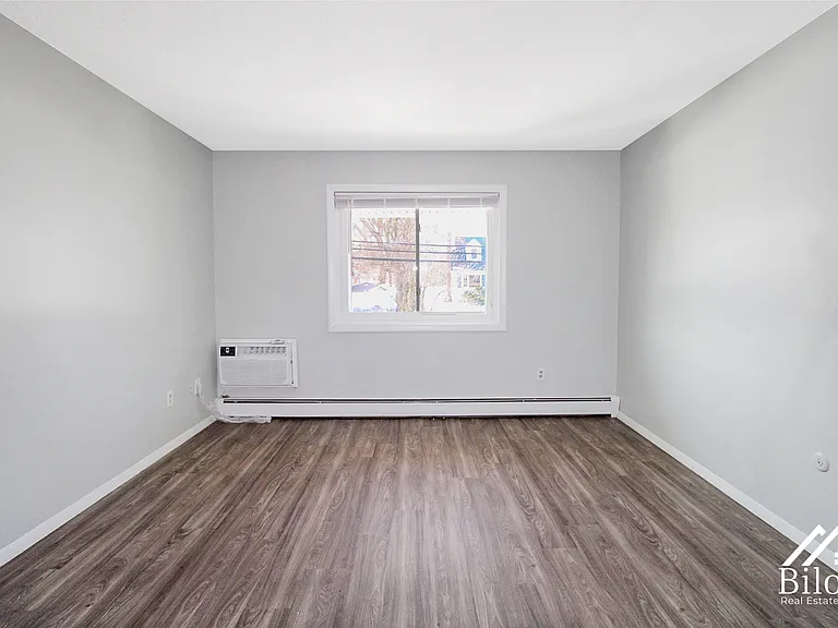 301 Oaklawn Ave — Photo 5