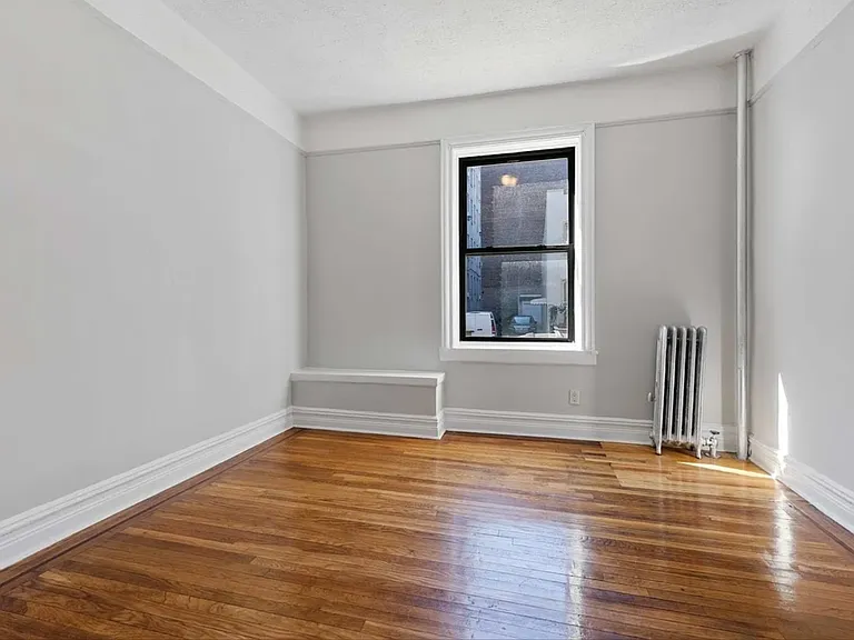 545 85th St #B3 — Photo 2