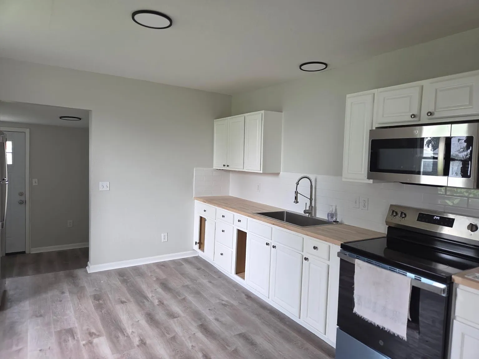 Fully remodeled home ready to move in — Photo 2