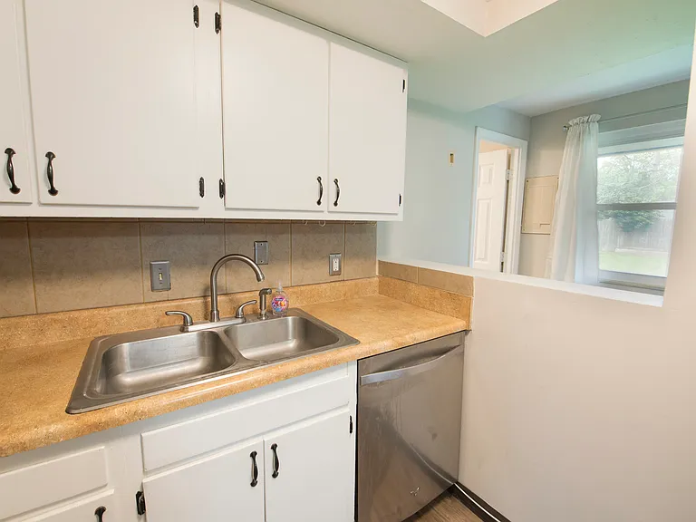 3700 Caracas Dr — Photo 21
