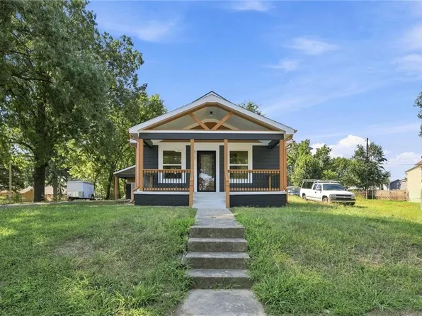 6717 E 18th St, Kansas City, MO 64126