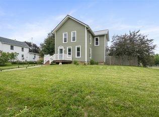 804 Summer St, Grinnell, IA 50112