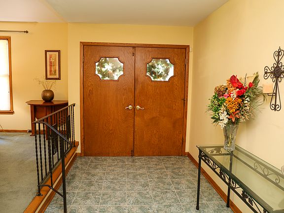 3rd image of 4247 Applewood Ln