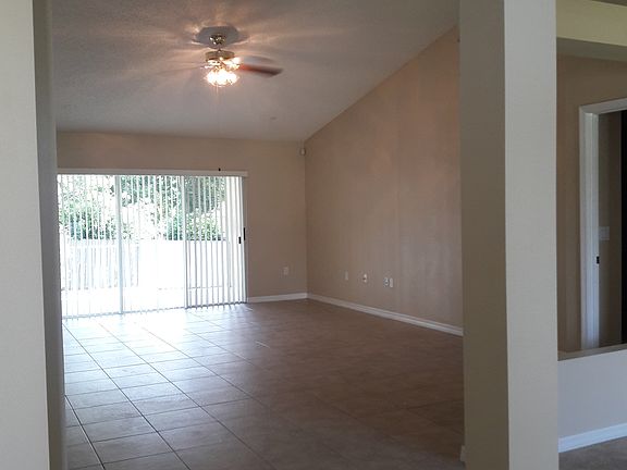 3rd image of 1762 N Merrick Dr