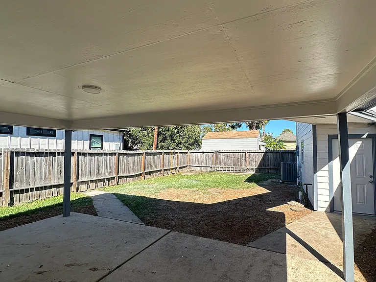 2830 Lelia St — Photo 6