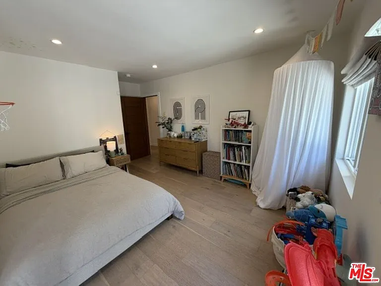 1768 S Fairfax Ave — Photo 17