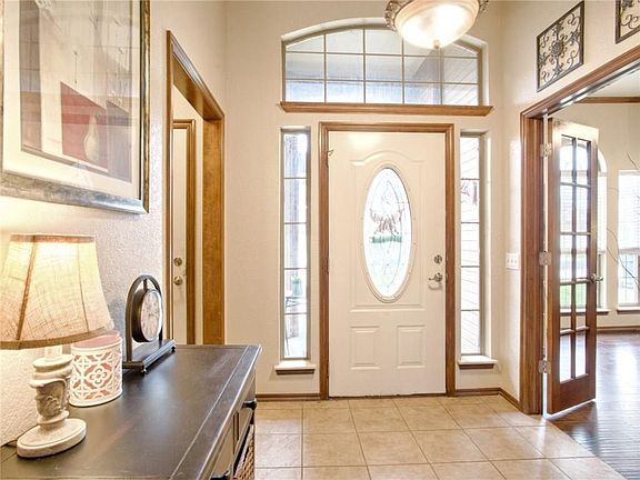 4th image of 605 SW 161st St