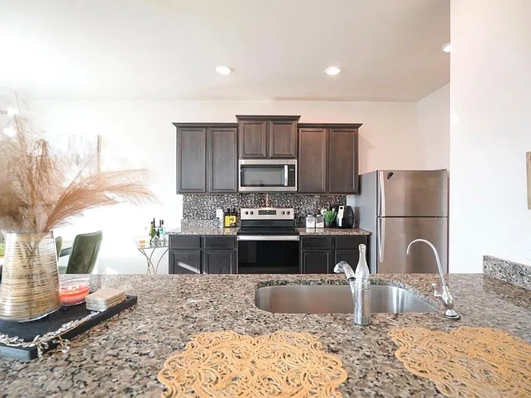 7943 Vacek Meadows Loop — Photo 10