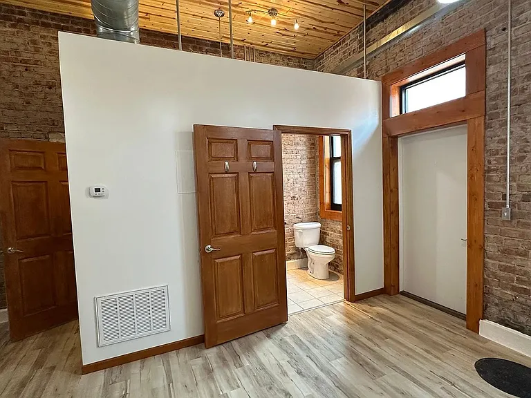107 N Main St — Photo 14