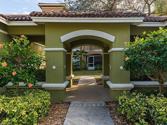 3rd image of 5060 Fairways Cir #101