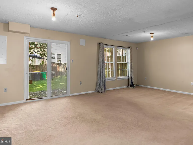 8514 Rheims Ct — Photo 25