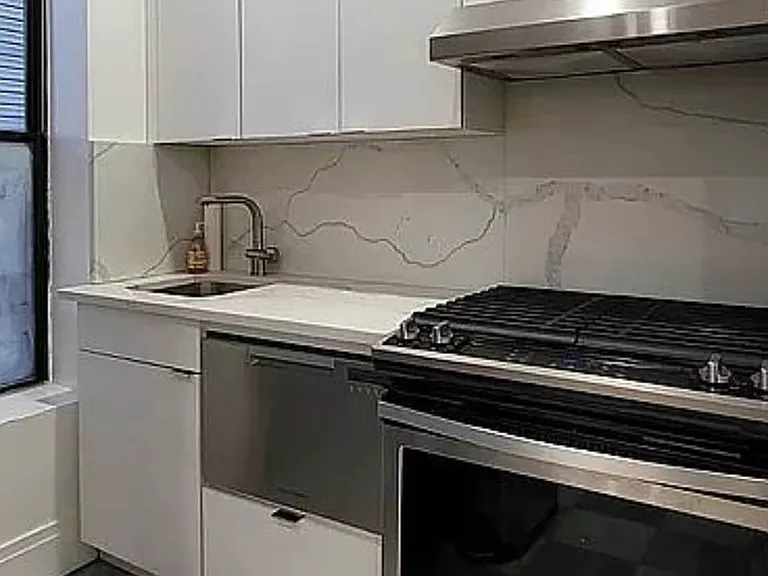 251 Pacific St #10 — Photo 8