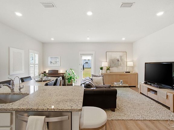 5th image of 1558 Iroquois Ct